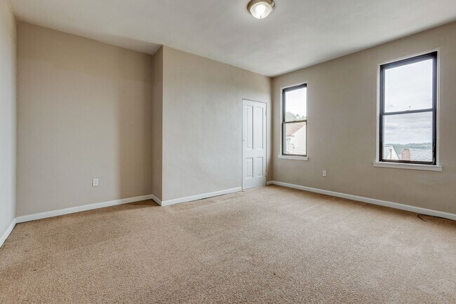 Building Photo - AVAILABLE JUNE 2026 - Spacious 4 Bedroom, 2 Bath Home Minutes from East Carson!