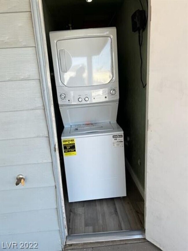 Building Photo - Charming 3-Bedroom Henderson Home with RV Parking!!