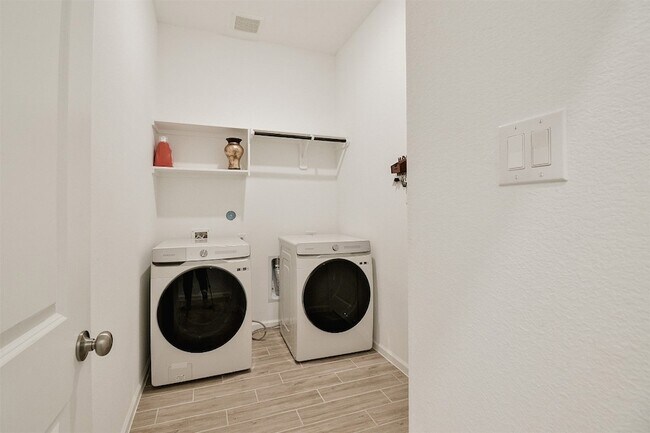 Building Photo - 9407 Camden Clf Ct