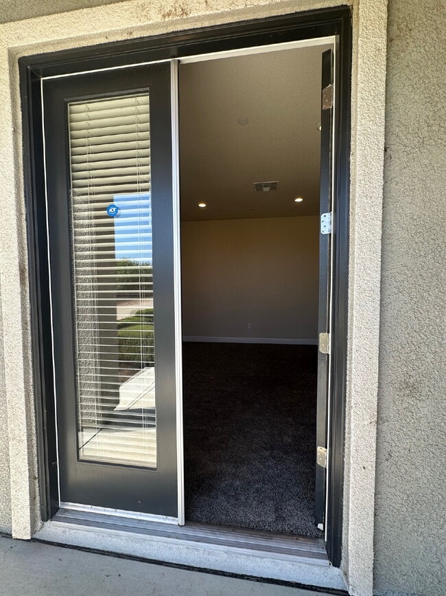 Building Photo - 2494 Valdes Dr