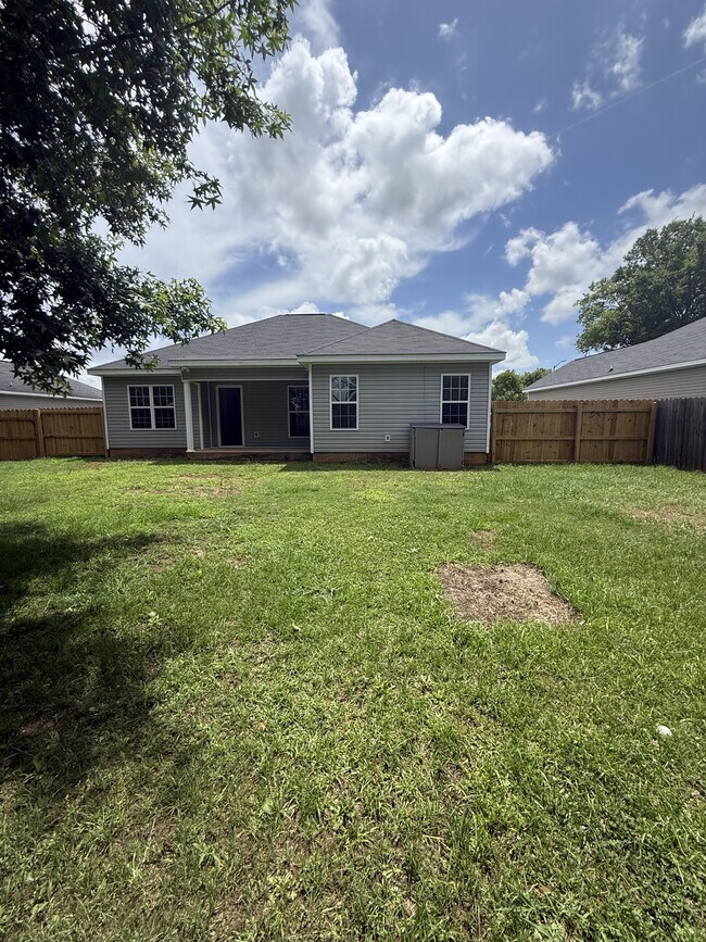 Building Photo - 108 Ellington Ct
