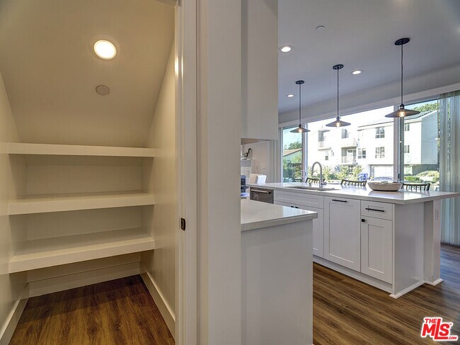 Building Photo - 5600 W 78th St