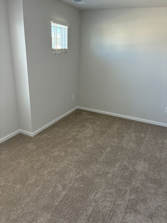 Building Photo - W2045