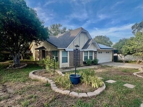 Building Photo - Charming Rental with Amazing Back Patio!