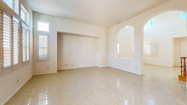 Building Photo - Beautiful 4 bedroom 3 full bath home with 2,902 Sq. FT. of living space.