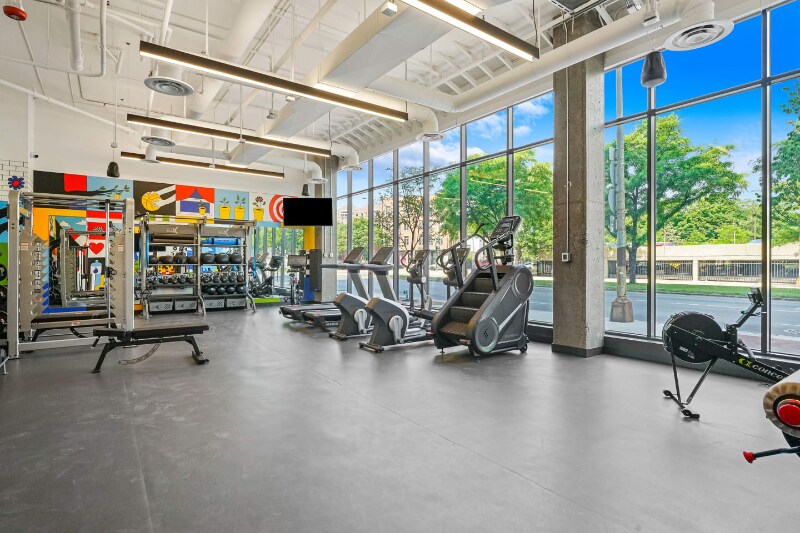 Building Photo - 672 N May St