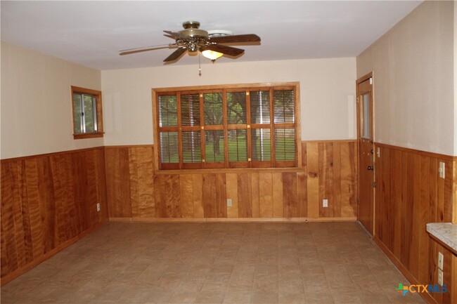 Building Photo - 525 Beverly Ln