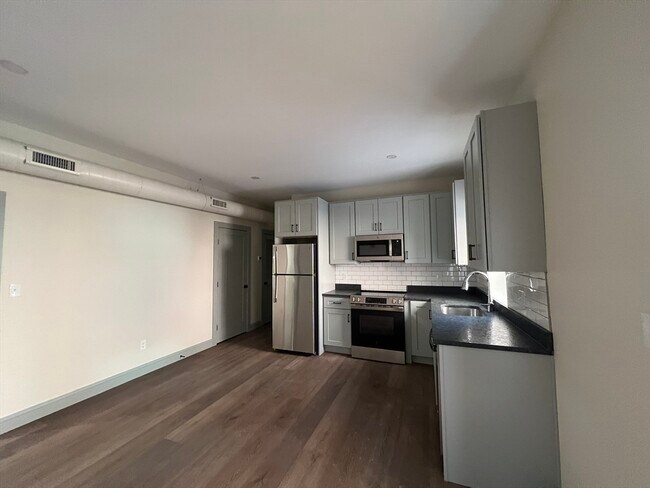 Building Photo - 160 Seabury St