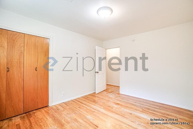 Building Photo - 1201 Ravenwood Dr