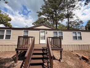 Building Photo - BEAUTIFUL 3/2 AVAILABLE NOW! ASK ABOUT OUR SPECIALS!!!