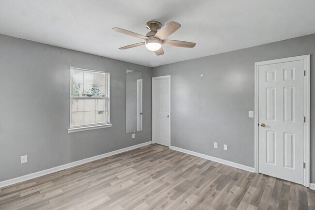 Building Photo - 1651 Latham Ct