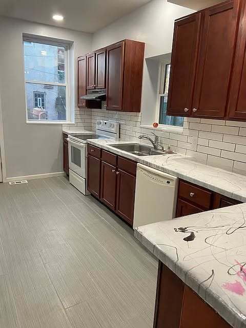 Building Photo - 520 N 53rd St
