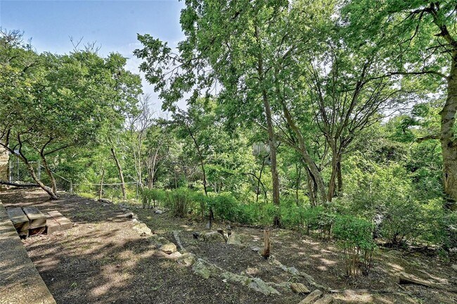 Building Photo - 6305 Shadow Valley Dr