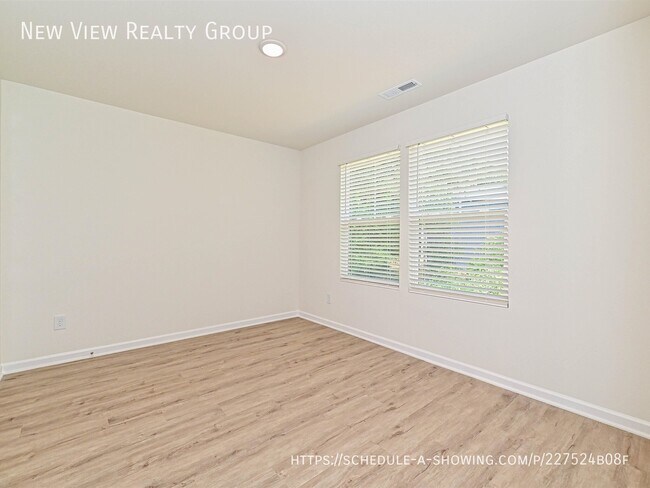 Building Photo - 1725 E Cloaninger Ave