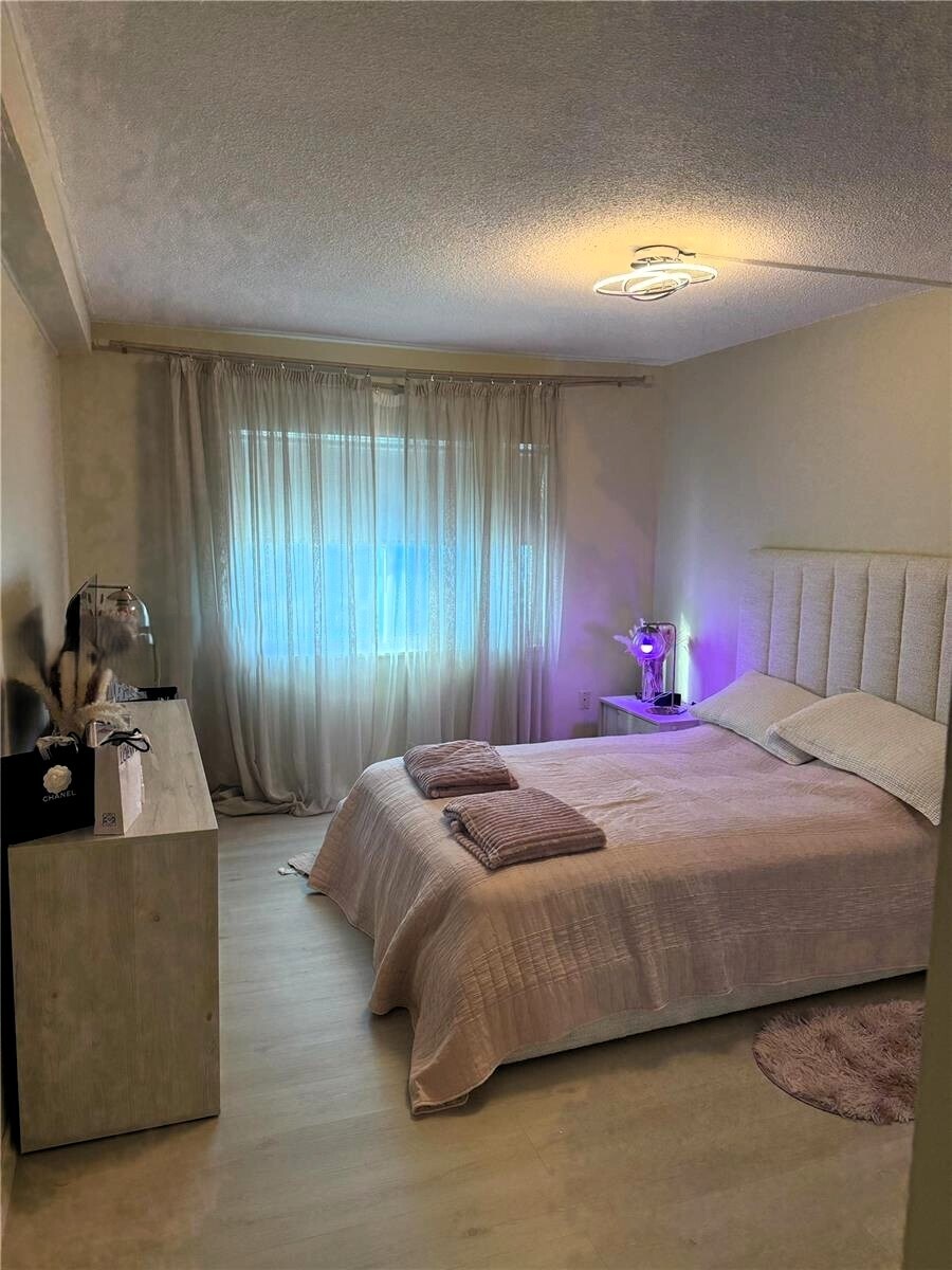 Building Photo - 400 Kings Point Dr