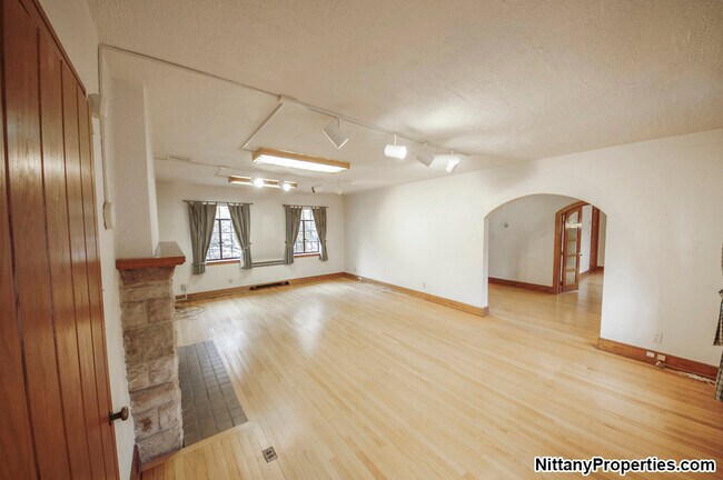 Building Photo - 100 N Patterson St