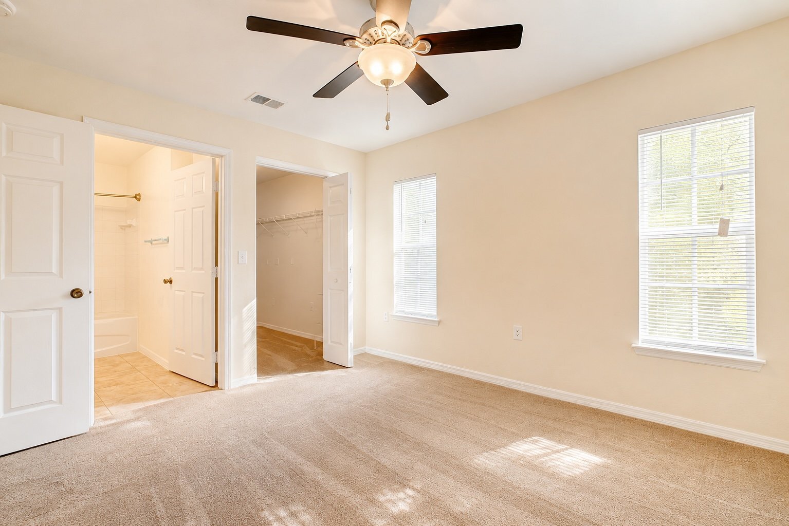 Building Photo - 8917 Manor Loop