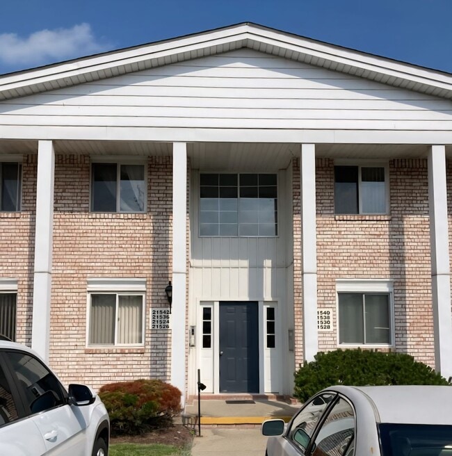 Primary Photo - St Clair Shores 2 bedroom condo