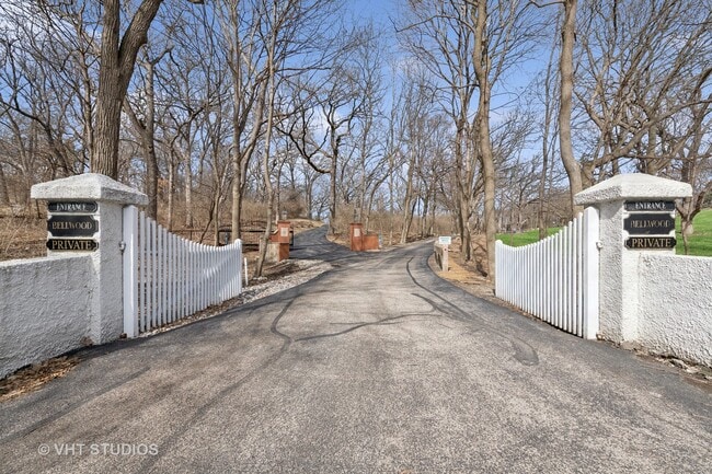 Building Photo - 5 Bellwood Dr