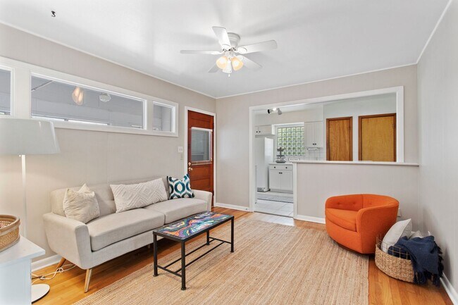 Building Photo - CONTEMPORARY HOME IN ALAMO HEIGHTS