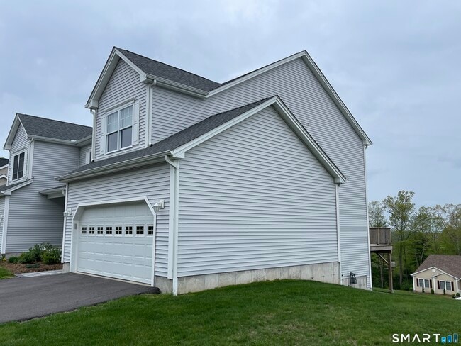 Building Photo - 28 Woodside Dr
