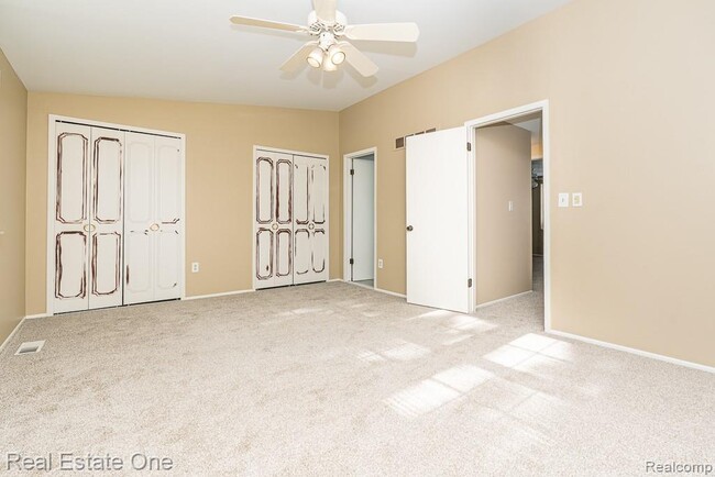 Building Photo - 5075 Buckingham Pl Dr