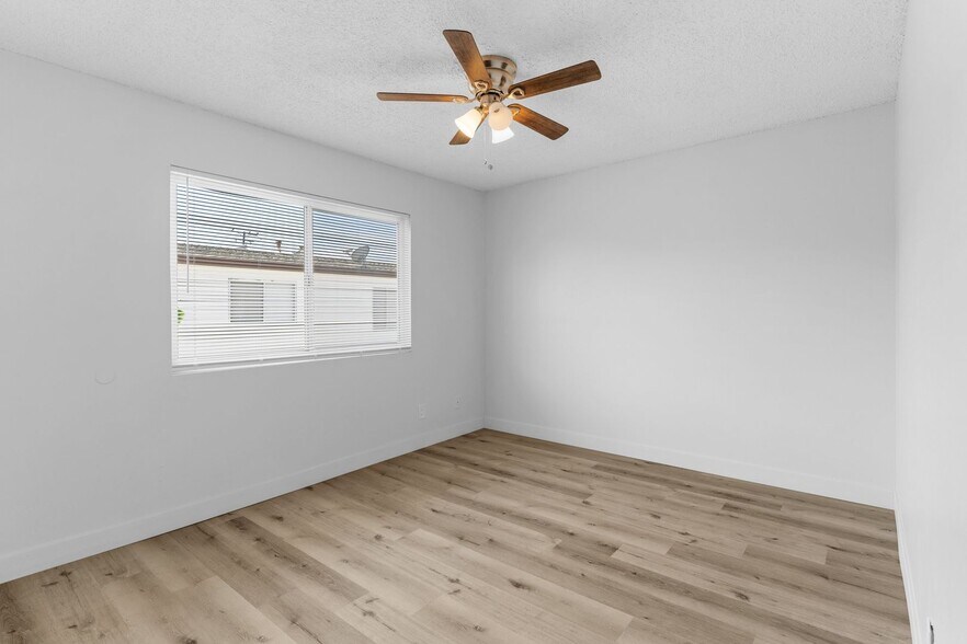 Building Photo - 1050 Gaviota Ave