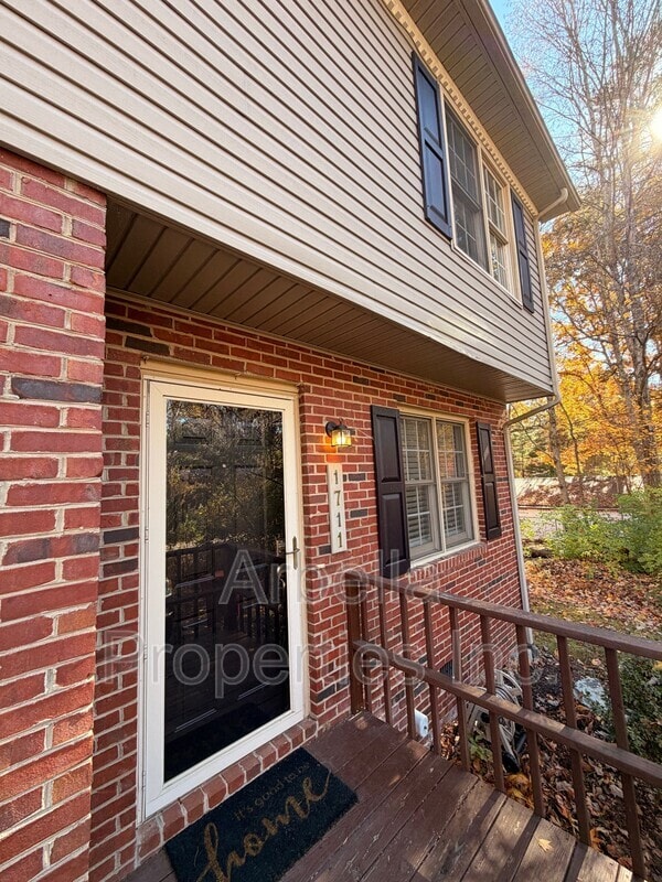 Building Photo - 1711 Herrin Dr