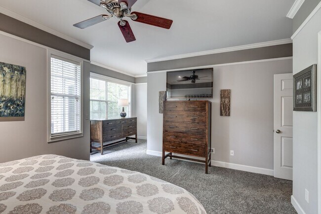 Building Photo - Beautiful home in the Woodlands