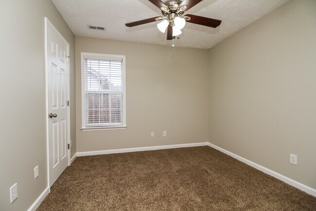 Building Photo - 1856 Lakewood Village Dr