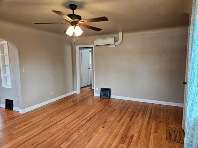 Building Photo - 4Bd/2Ba Two Story Home - For Viewing!