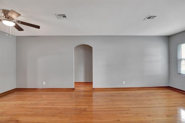 Building Photo - 6961 Peyton St
