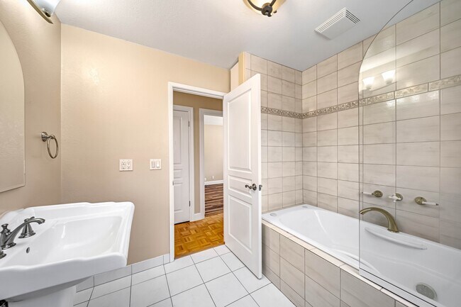 Building Photo - 601 Cherry Ct