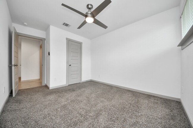 Building Photo - 1118 Hyde Lk Ln