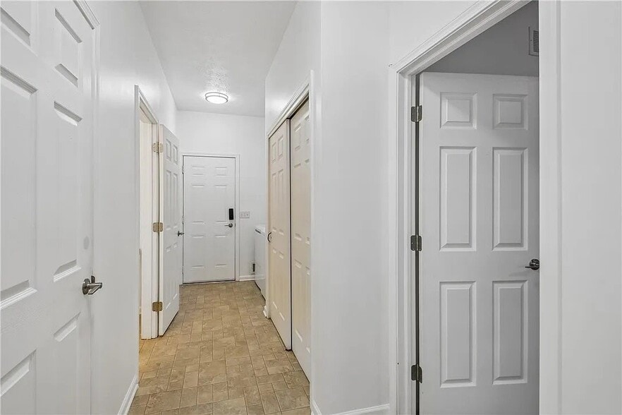 Building Photo - 60 Longnecker St