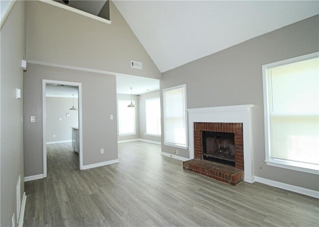 Building Photo - 957 Oak St SW