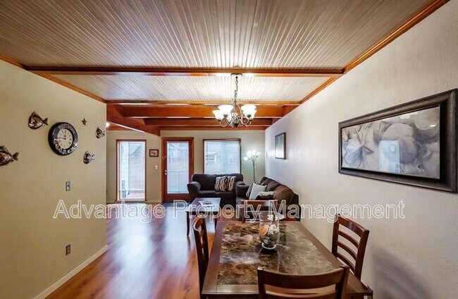 Building Photo - 149 NE Powderhorn Dr