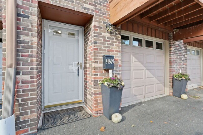 Building Photo - 376 Knapps Hwy