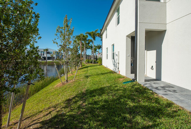Building Photo - 3918 SE Mentmore Ln
