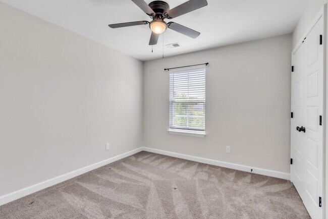 Building Photo - Charming 4-Bed Retreat with Fireplace – Spacious 2631 Sq Ft in Easley, SC, Zoned for Wren Schools