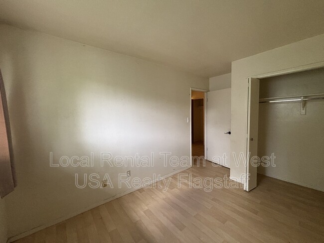 Building Photo - 601 W Dale Ave