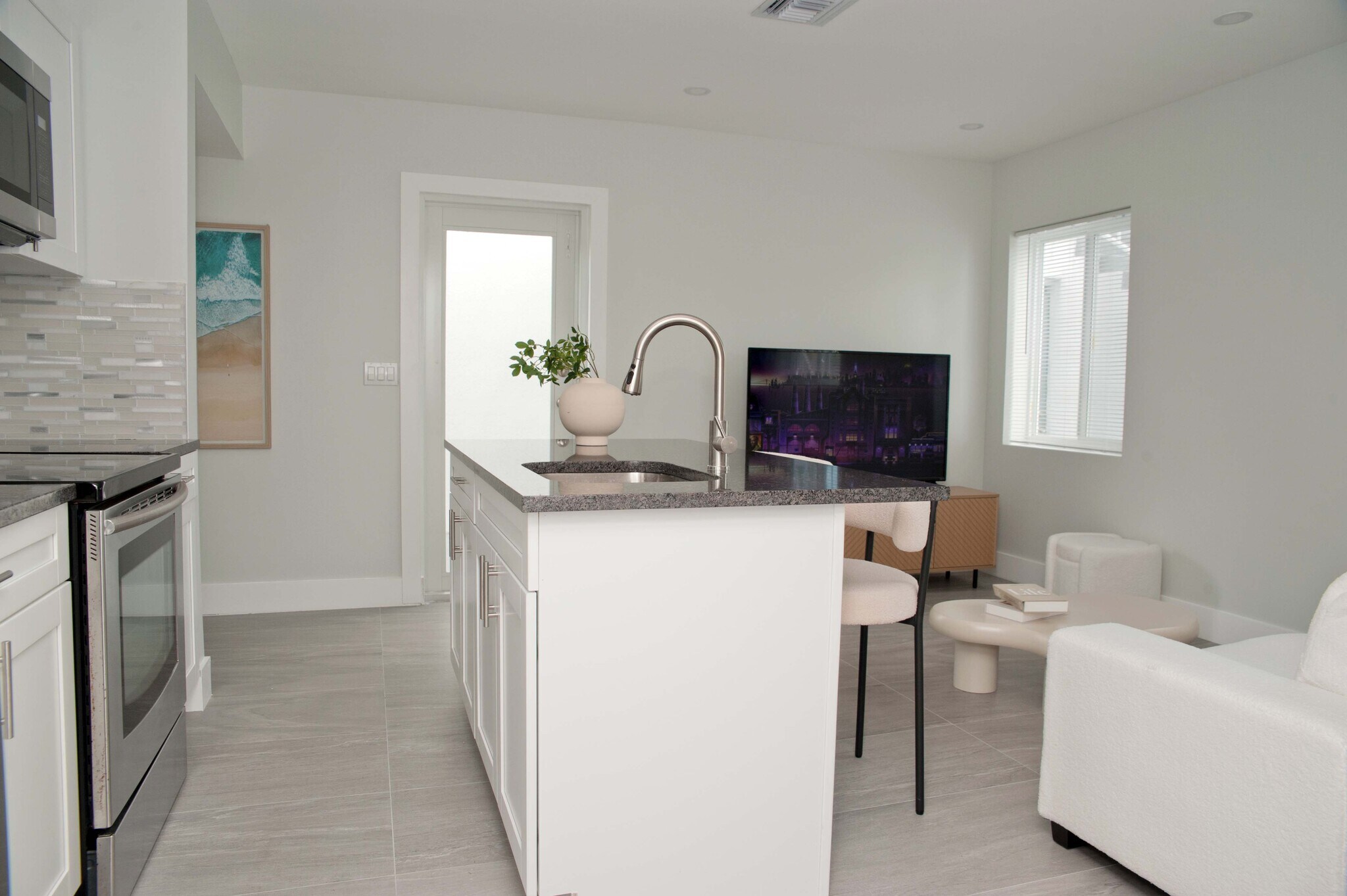 Building Photo - 4051 N Ocean Dr