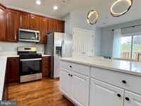 Building Photo - 2601 Emerson Dr