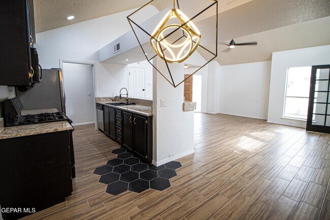 Building Photo - 6806 Ridgley Way