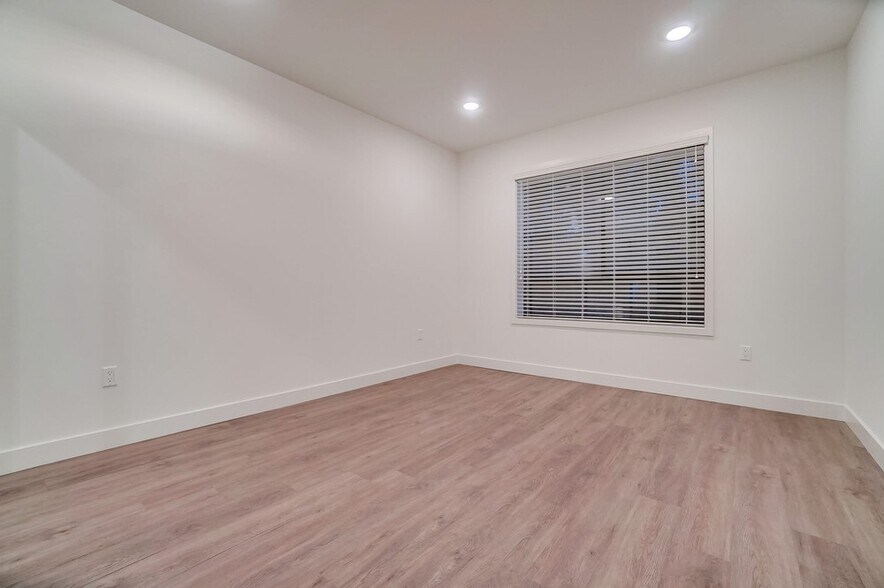 Building Photo - 8600 Glenoaks Blvd