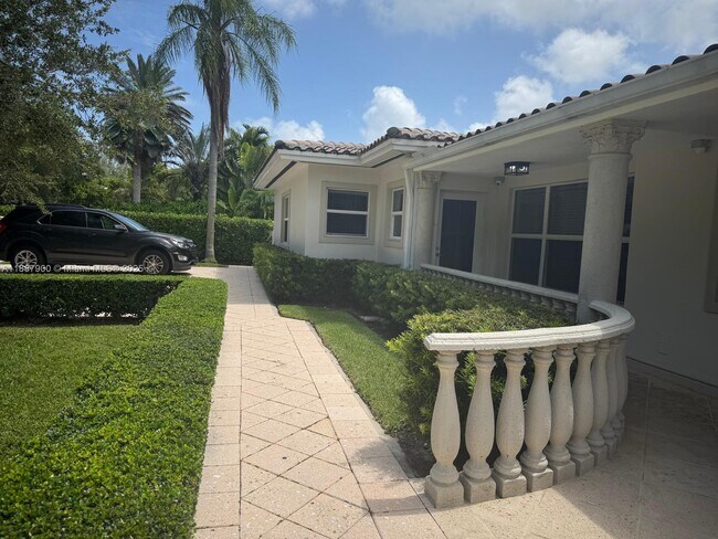 Building Photo - 4800 University Dr