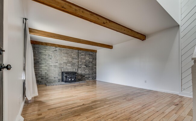 Building Photo - 1152 S Yosemite Way