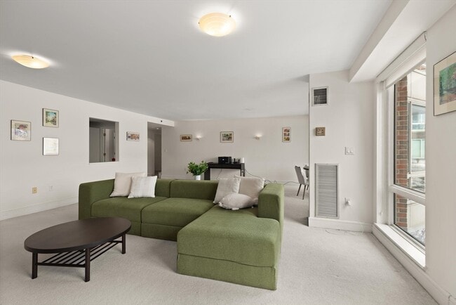 Building Photo - 75-83-83 Cambridge Pkwy