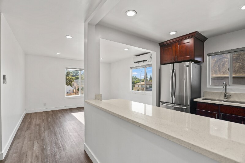 Building Photo - 1101 N Flower St