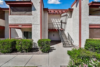 Building Photo - 4211 E Palm Ln
